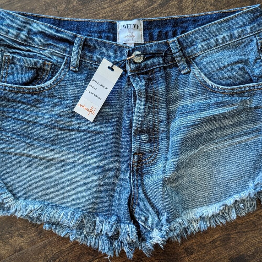 Women's TWELVE By OnTwelfth Malibu Wash Distressed Cut Off Denim Shorts NEW Sz27